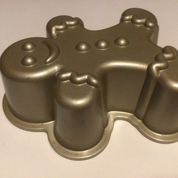 Nordic Ware Cast Aluminum 6 Cup Gingerbread Cake Pan - Picture 6 of 6